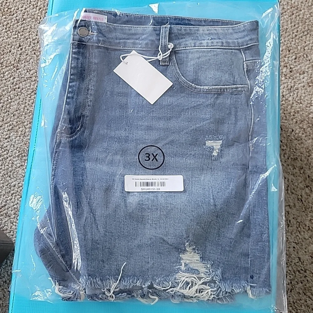 DD Denim Distressed.Shorts 3X